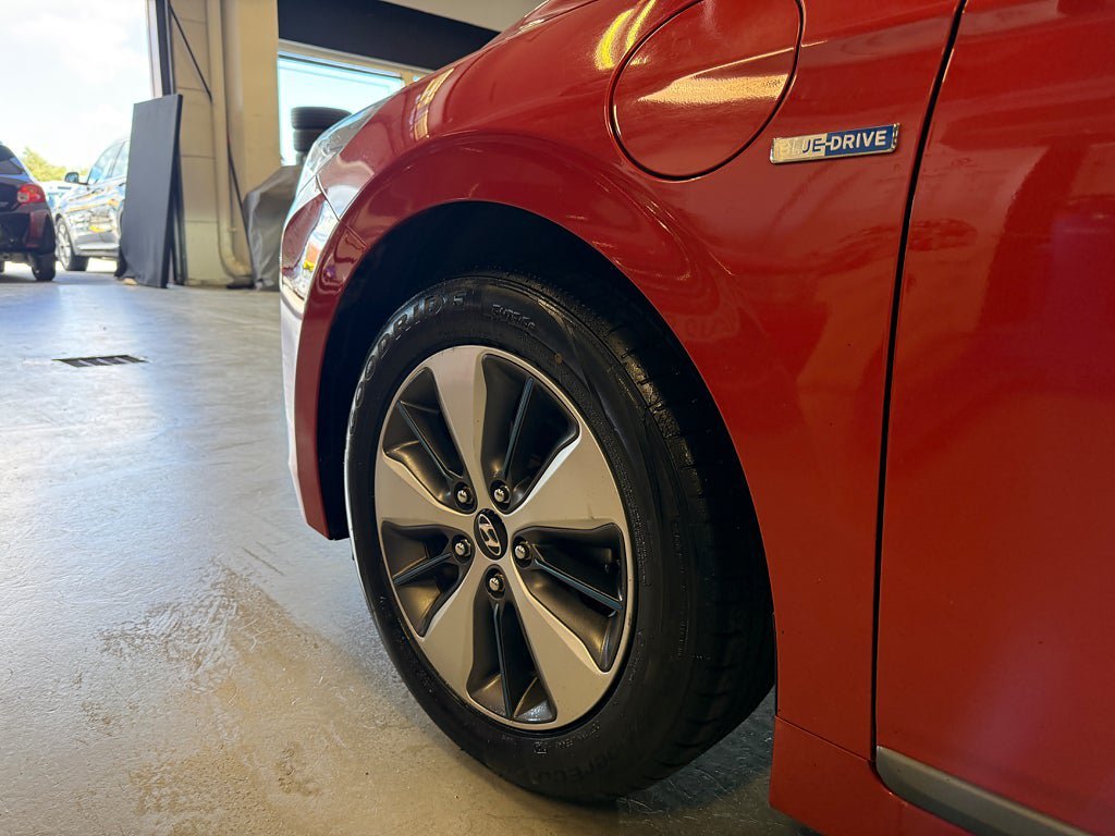 Vehicle Image 12