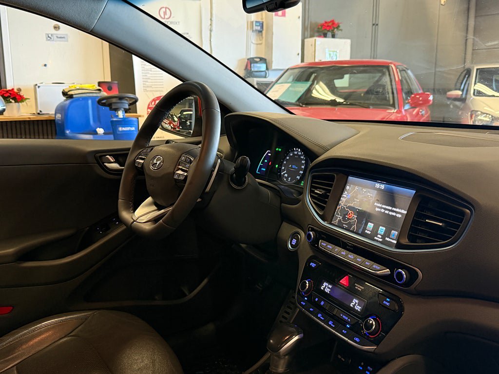 Vehicle Image 28