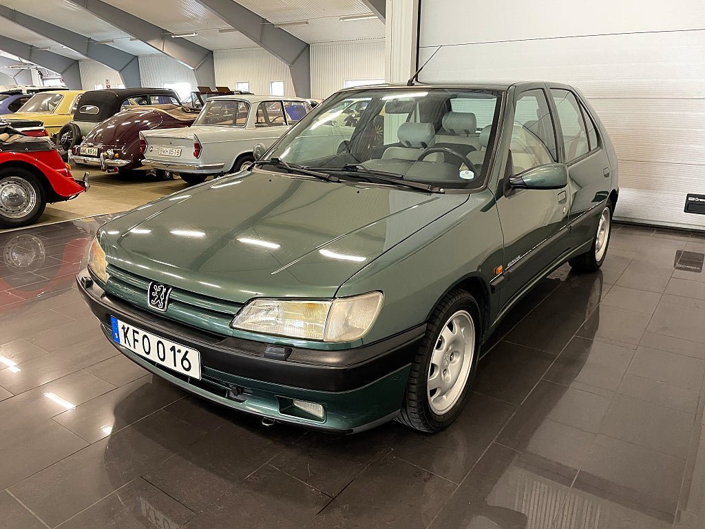 Vehicle Image 6