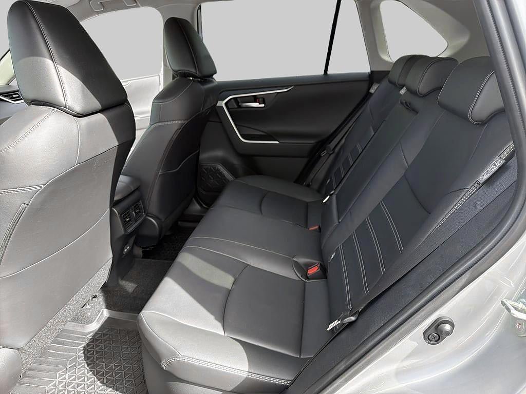 Vehicle Image 8