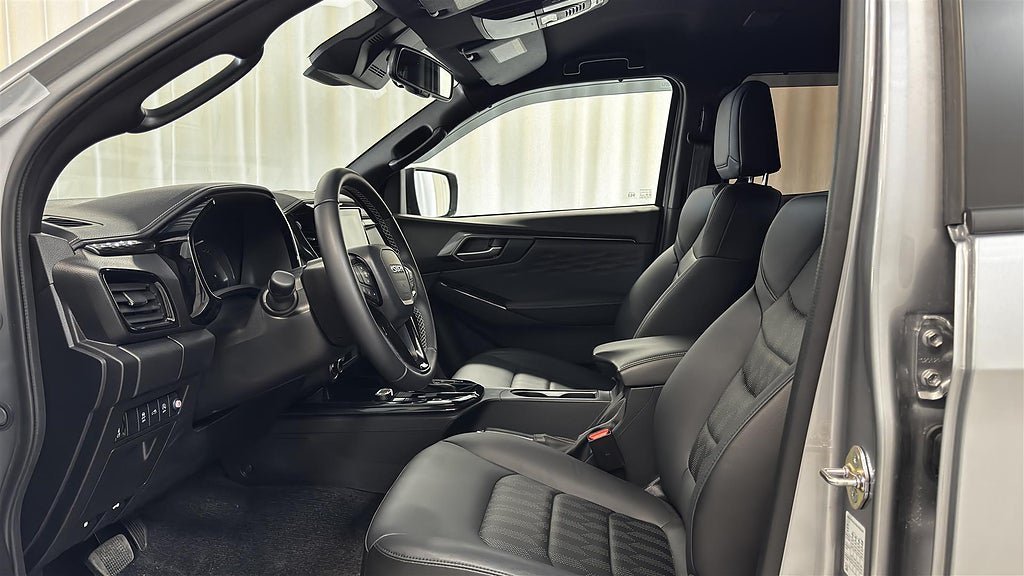 Vehicle Image 12