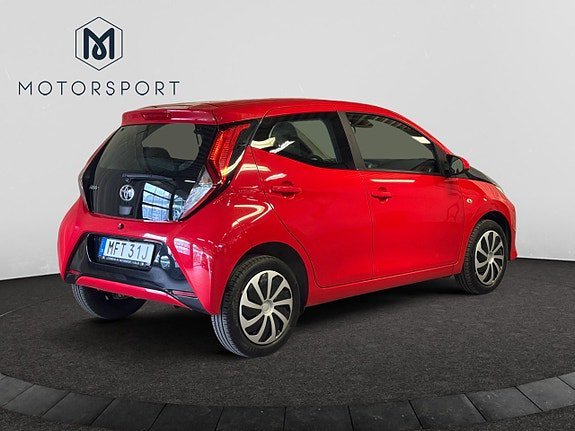 Vehicle Image 6