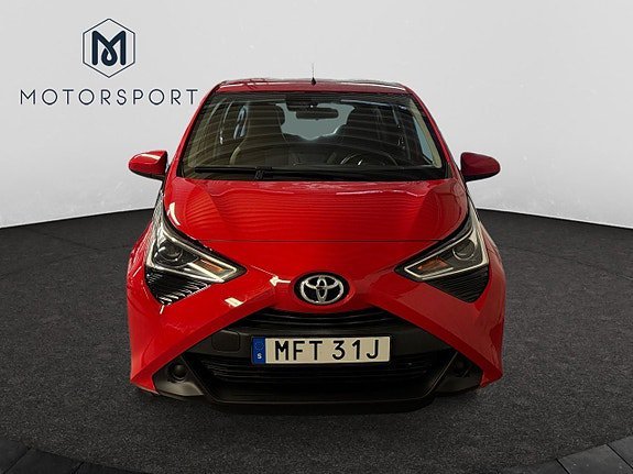 Vehicle Image 9
