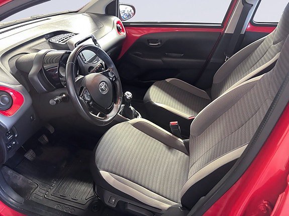 Vehicle Image 10
