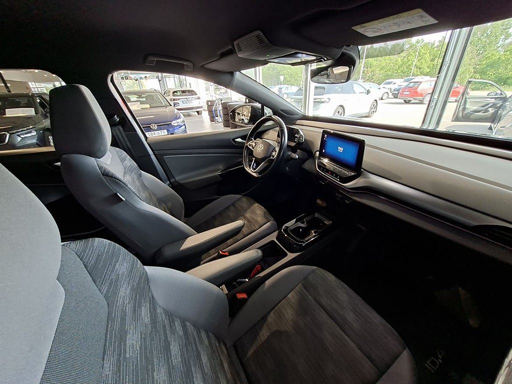 Vehicle Image 11
