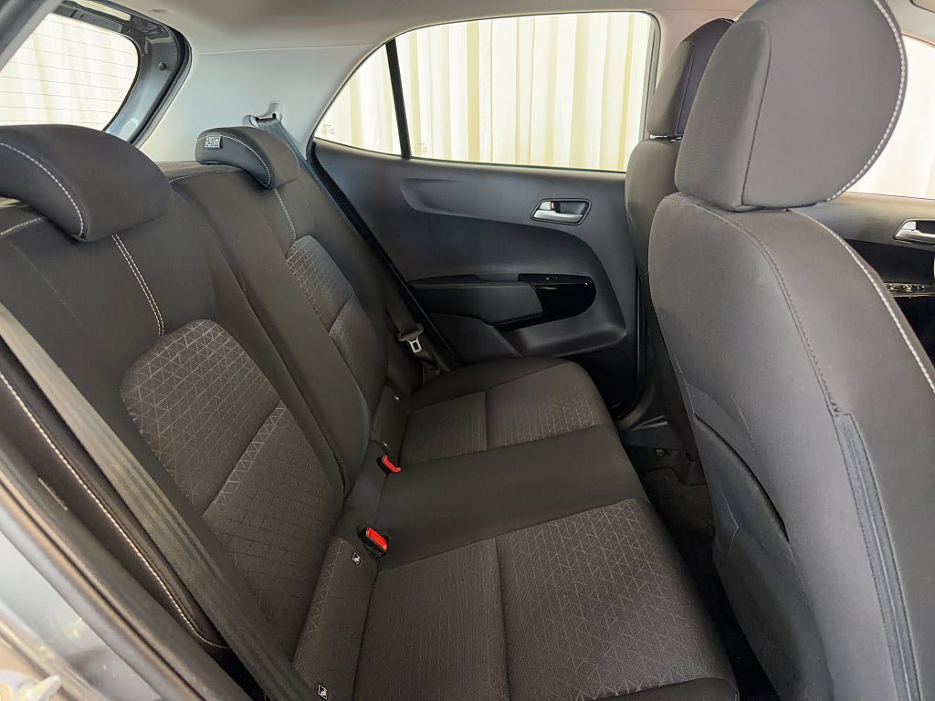 Vehicle Image 9