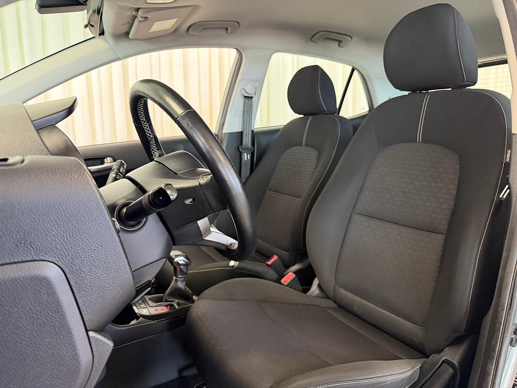 Vehicle Image 11