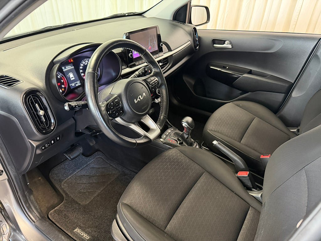 Vehicle Image 12