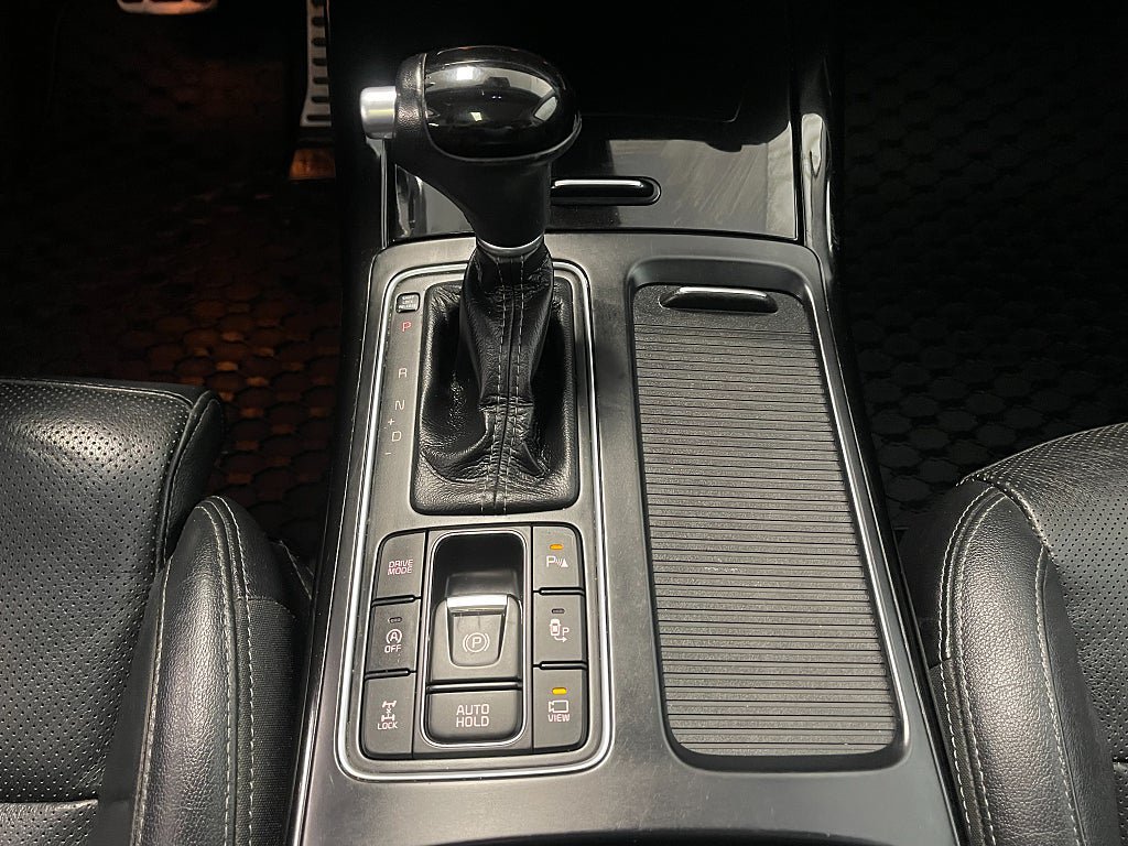 Vehicle Image 16