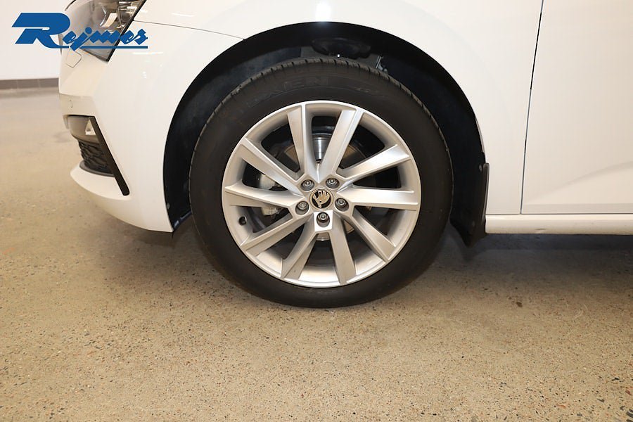 Vehicle Image 16