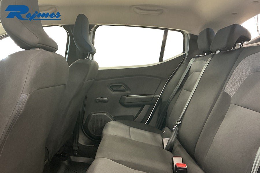 Vehicle Image 12