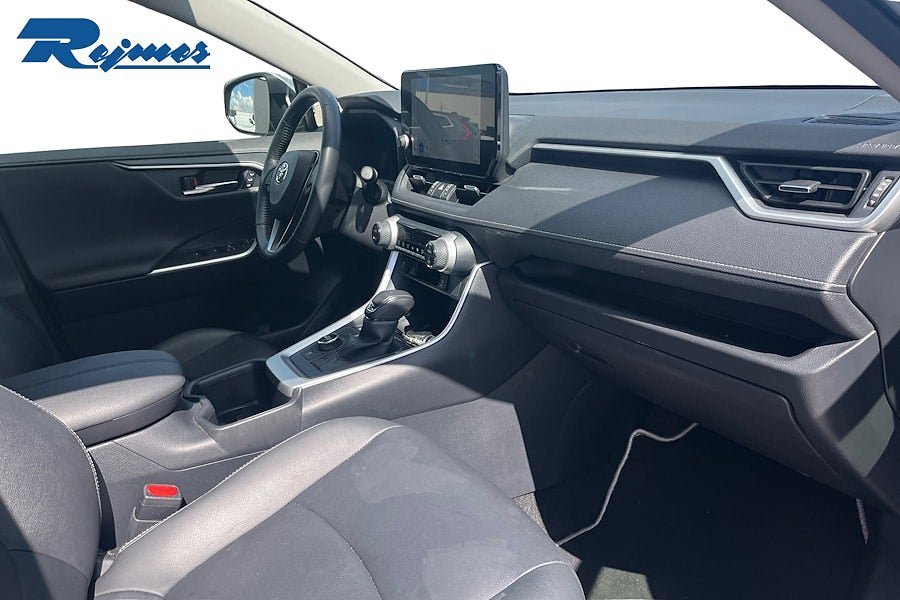 Vehicle Image 15