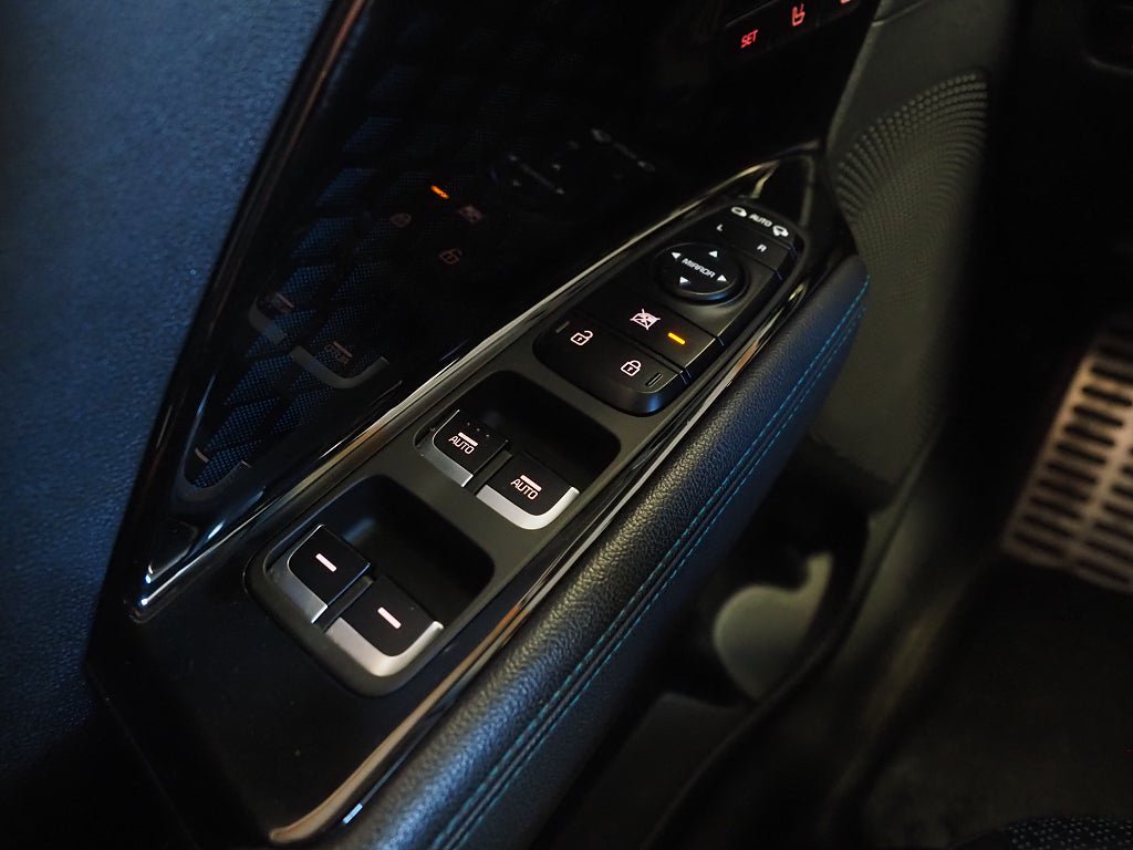 Vehicle Image 25