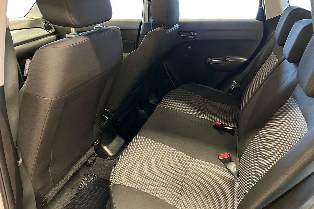 Vehicle Image 11