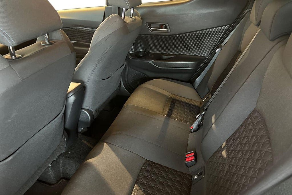 Vehicle Image 12