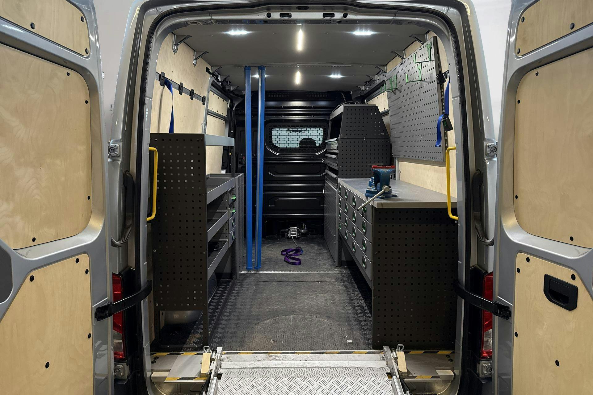 Vehicle Image 9