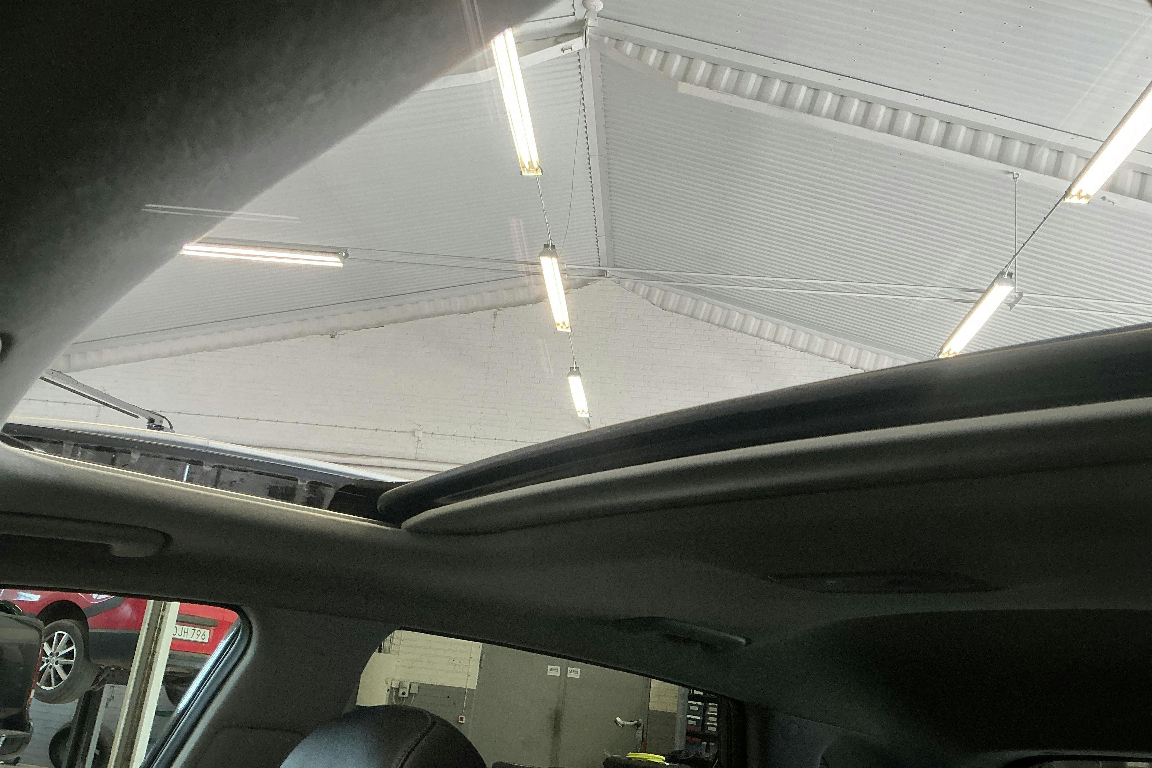 Vehicle Image 16