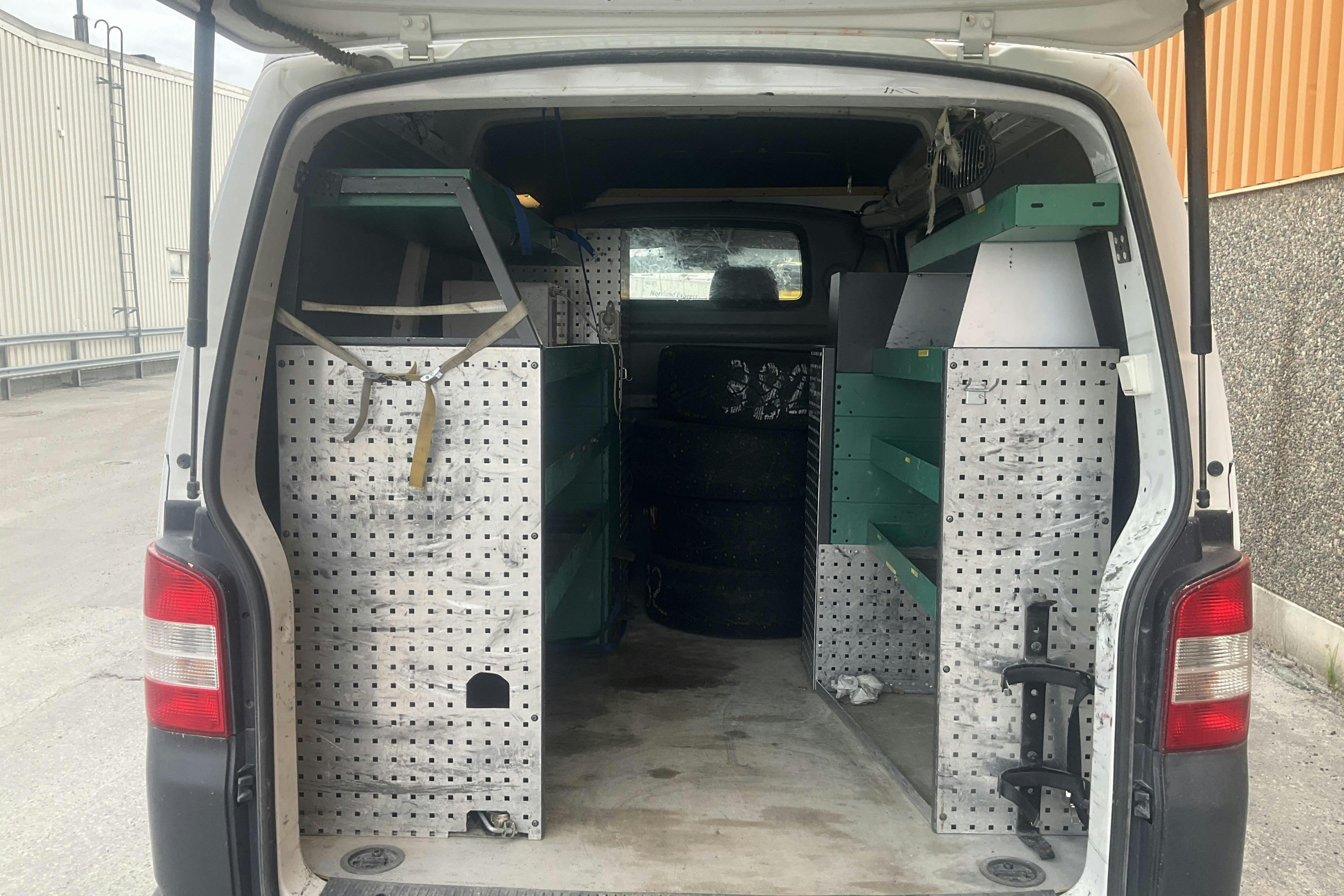 Vehicle Image 9