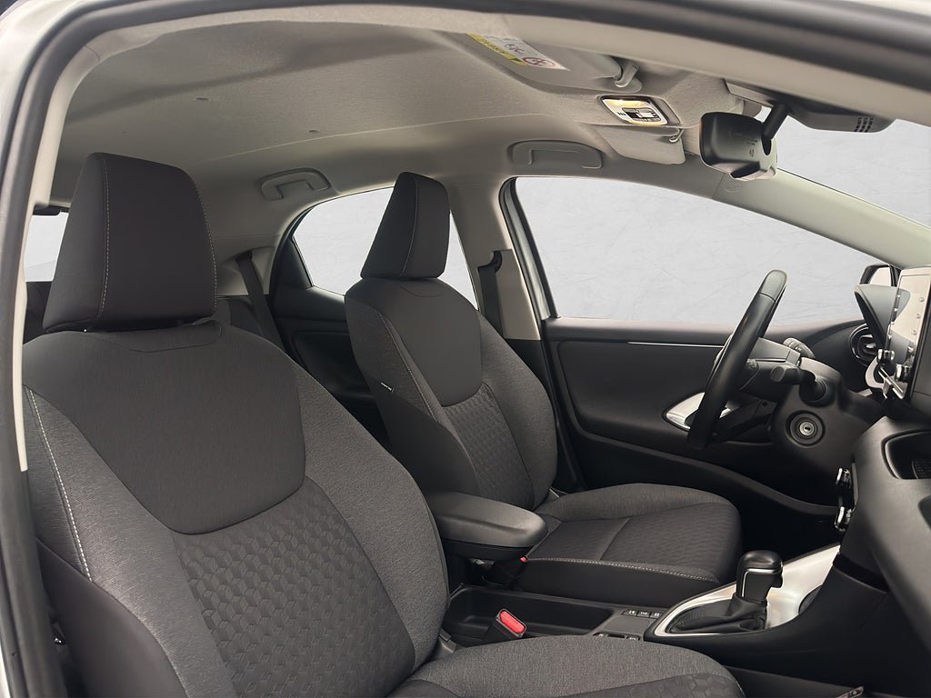 Vehicle Image 25