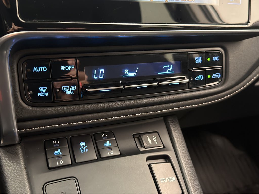 Vehicle Image 24