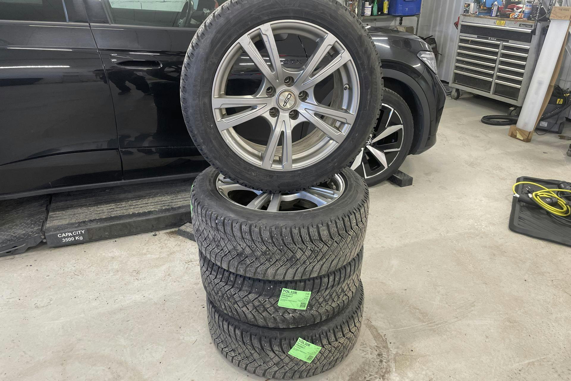 Vehicle Image 22