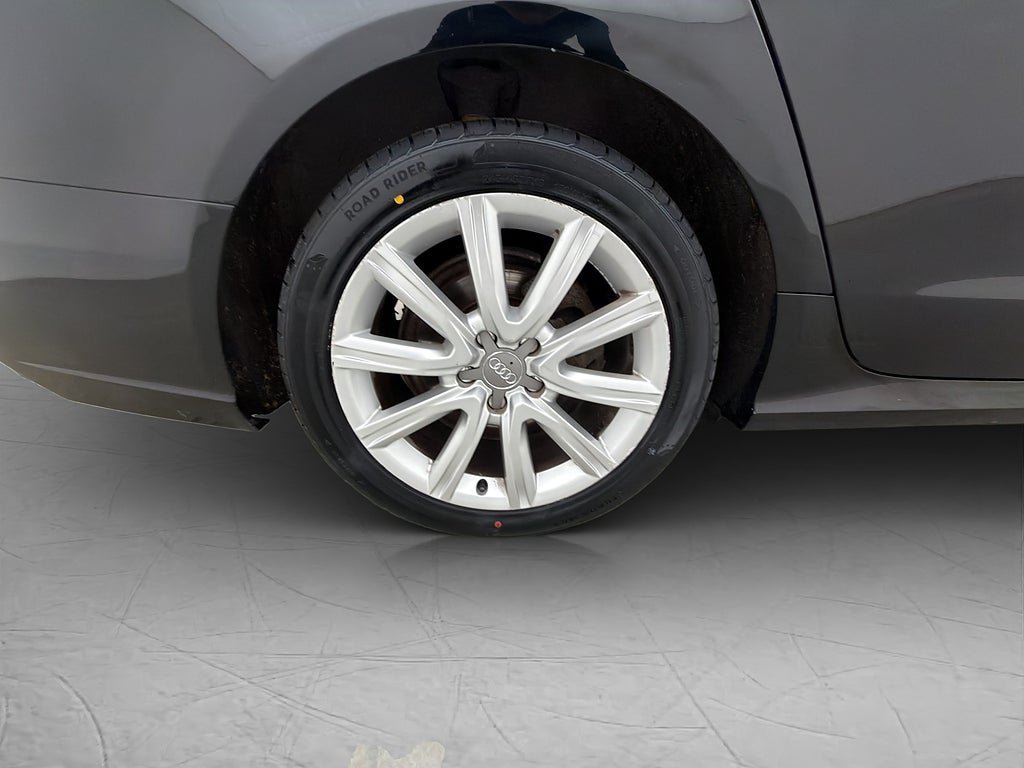 Vehicle Image 30