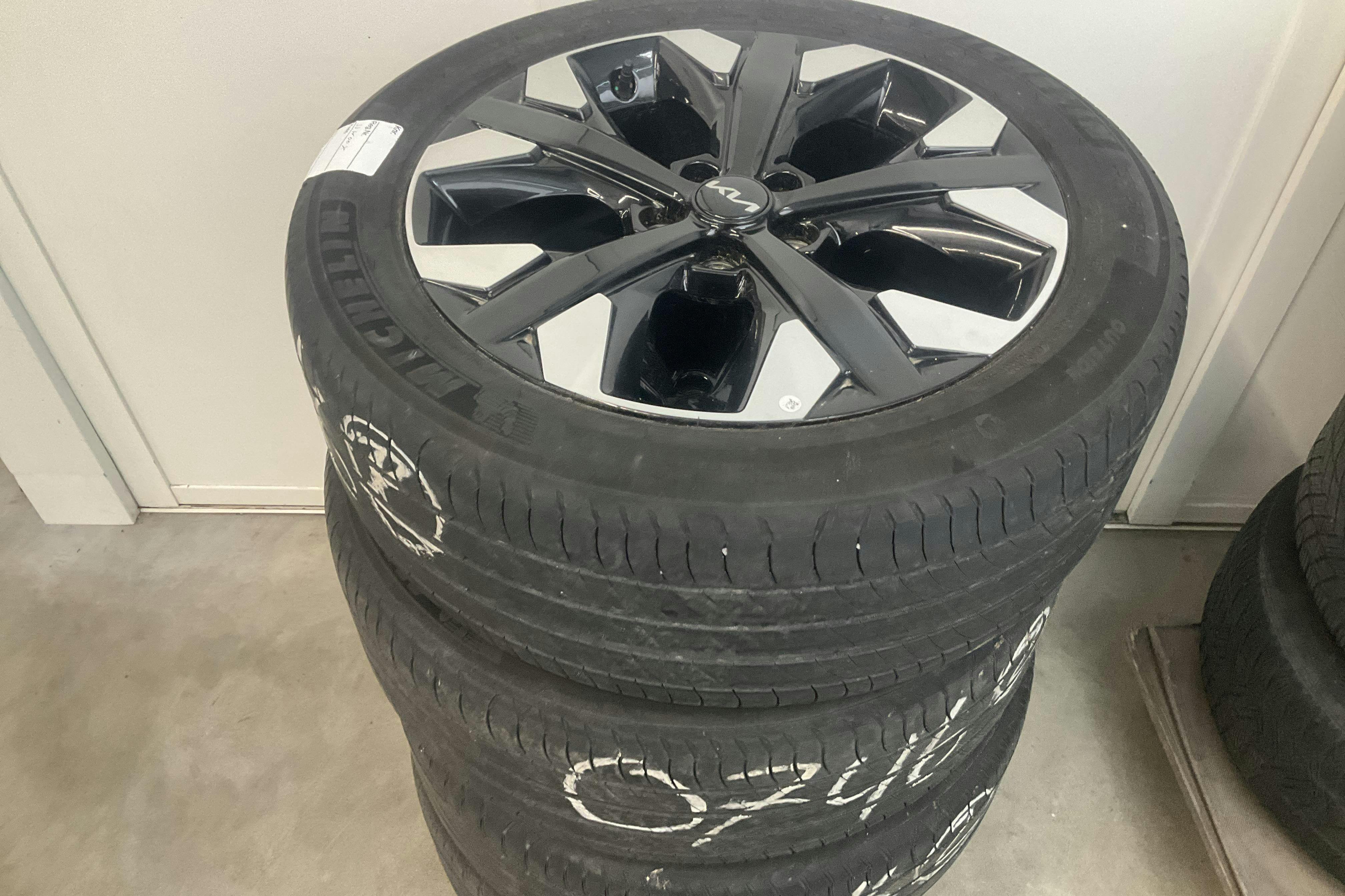 Vehicle Image 16