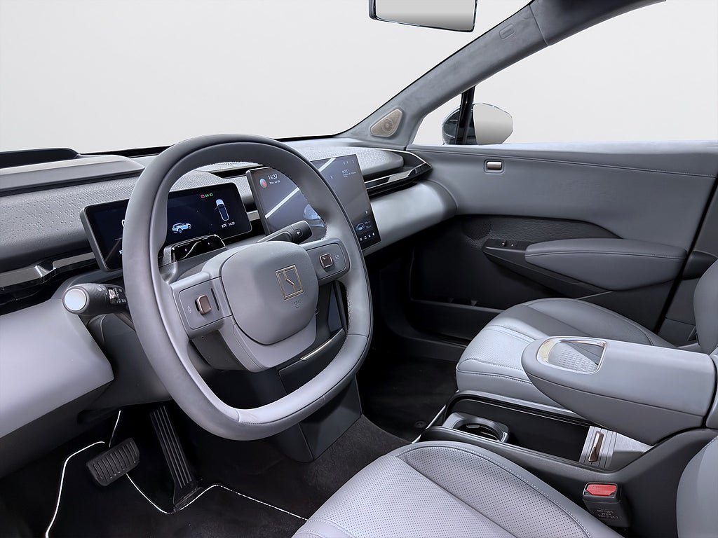 Vehicle Image 8