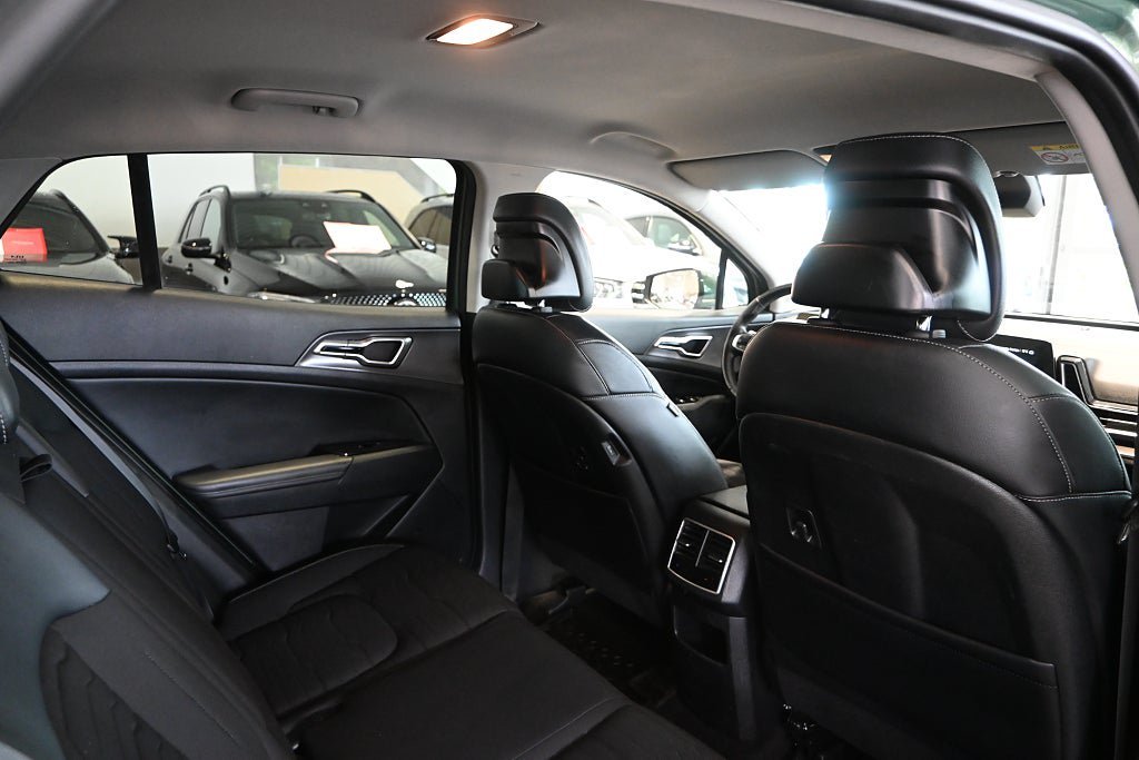 Vehicle Image 11