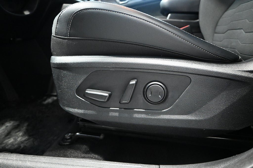 Vehicle Image 17