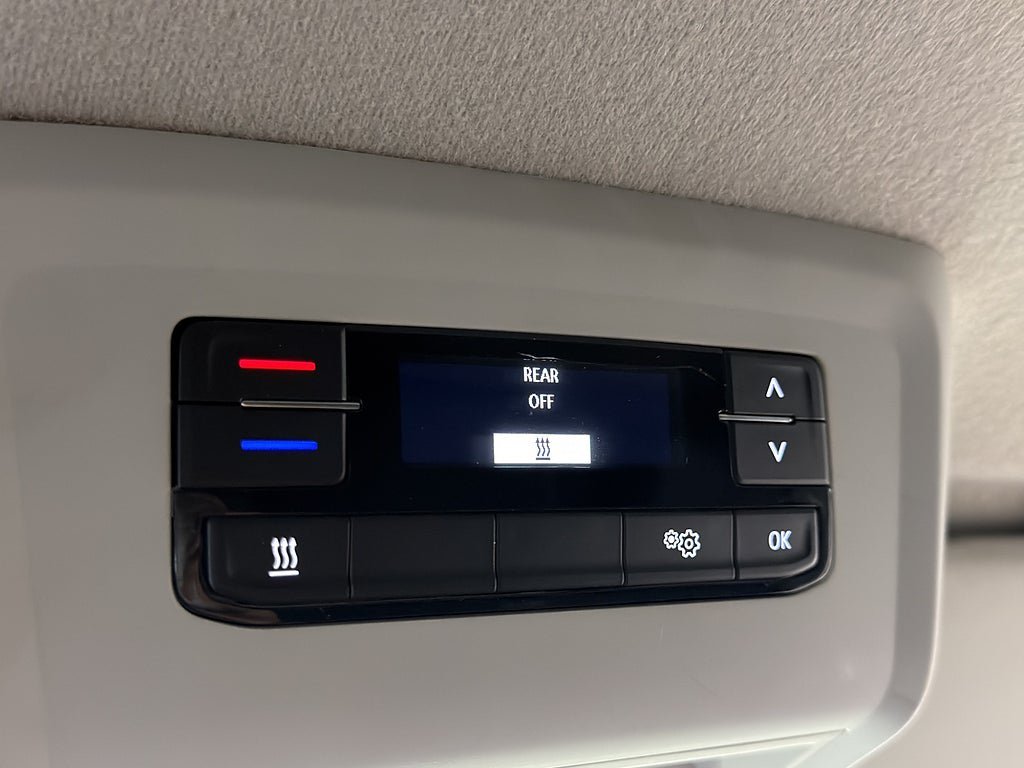 Vehicle Image 32