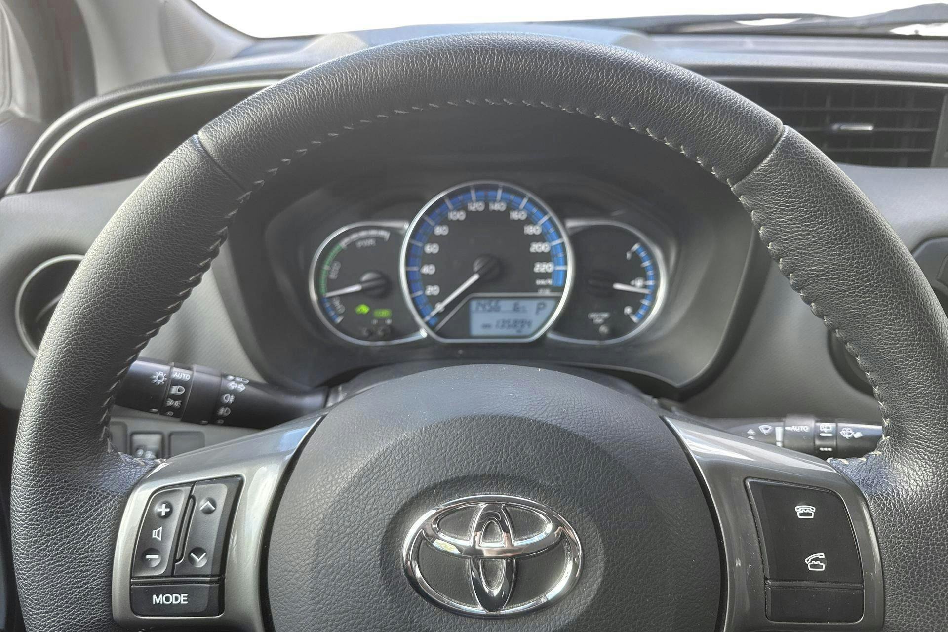 Vehicle Image 11