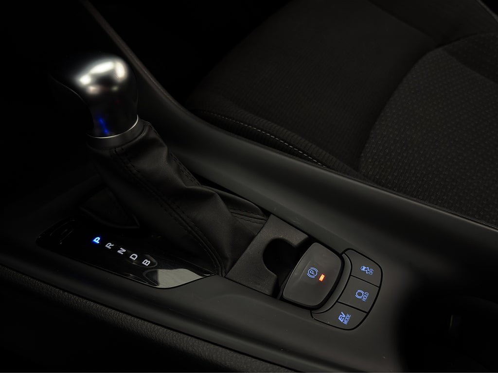 Vehicle Image 25