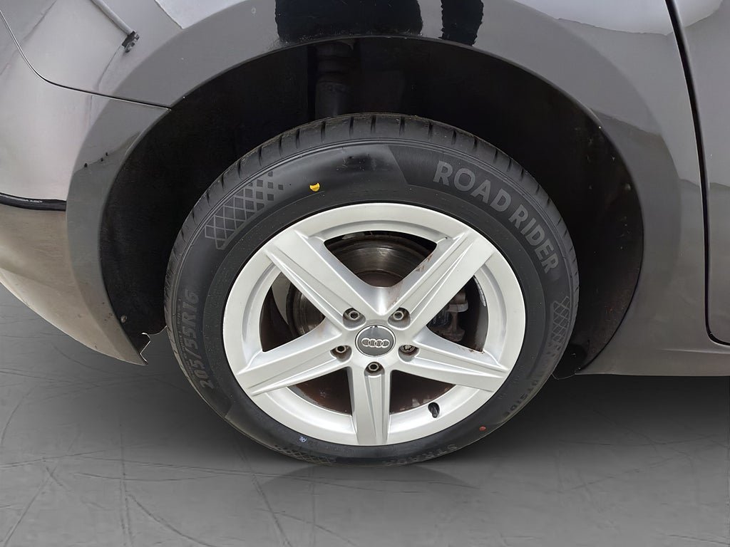Vehicle Image 30