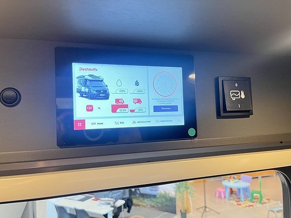Vehicle Image 25