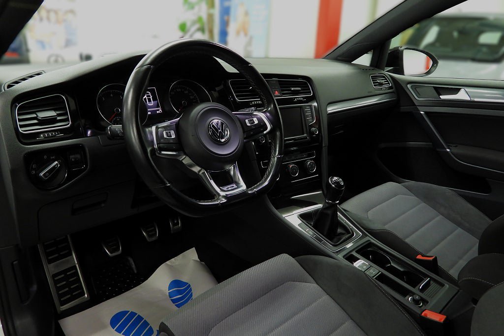 Vehicle Image 32