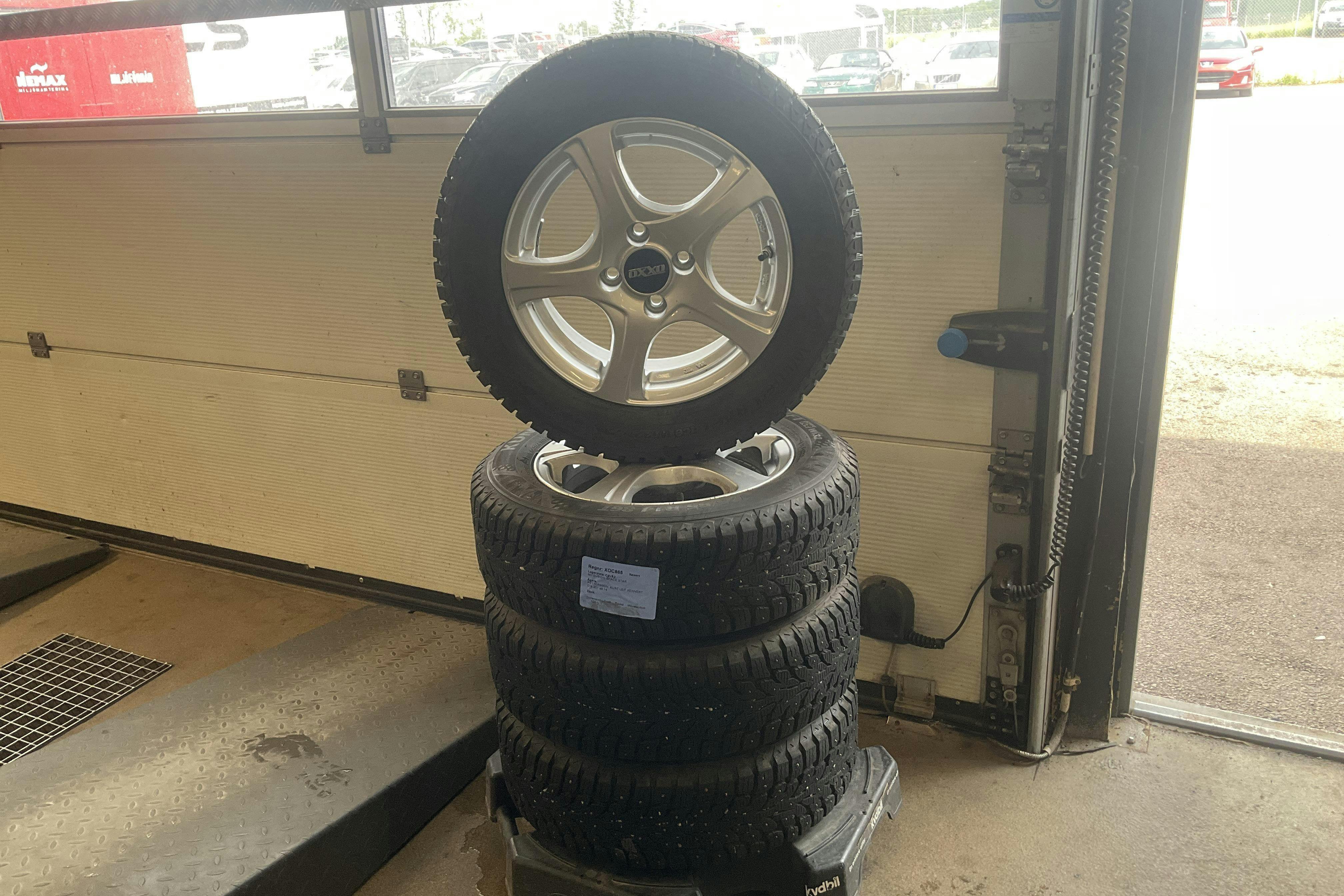 Vehicle Image 13