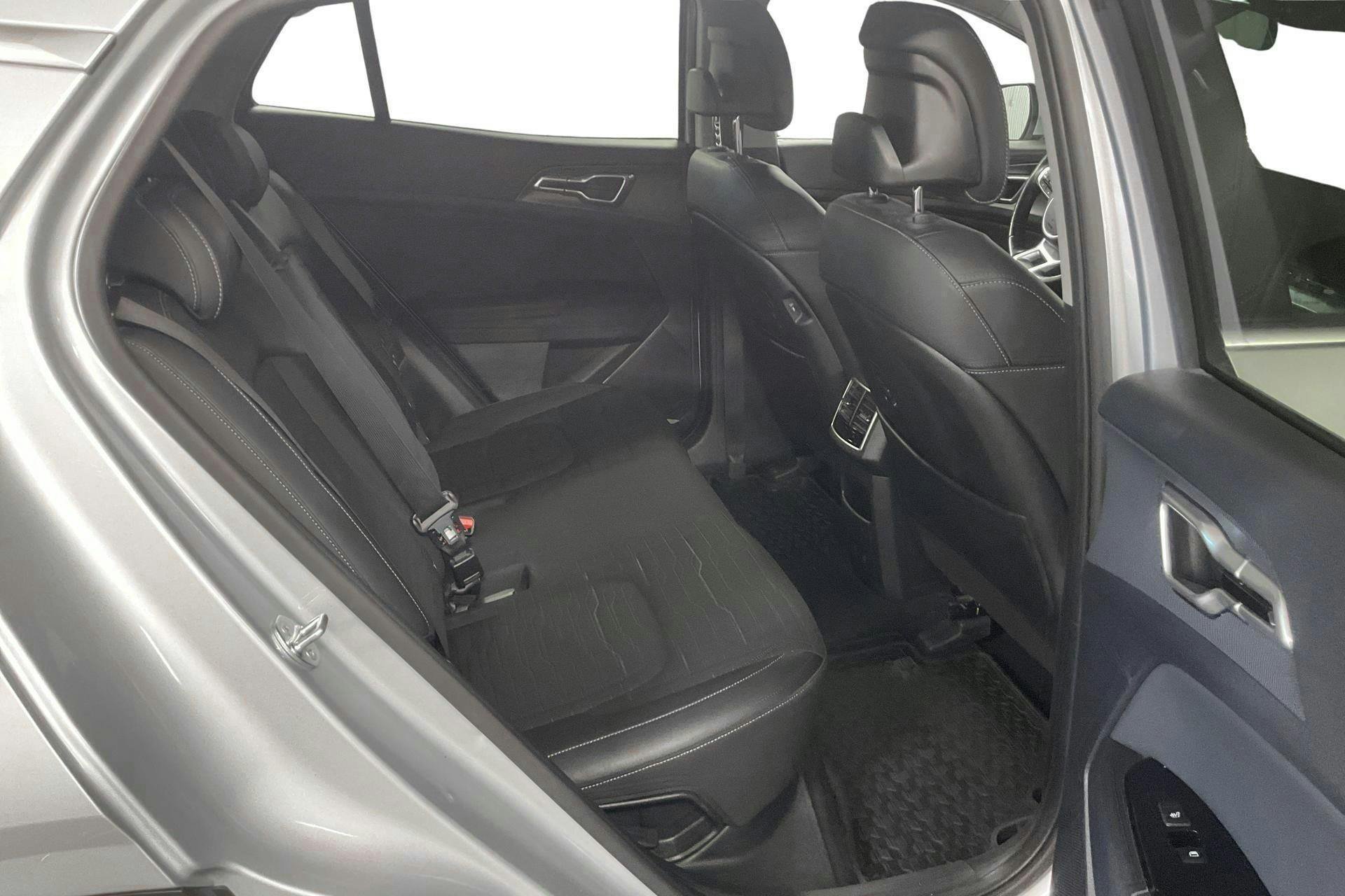 Vehicle Image 8