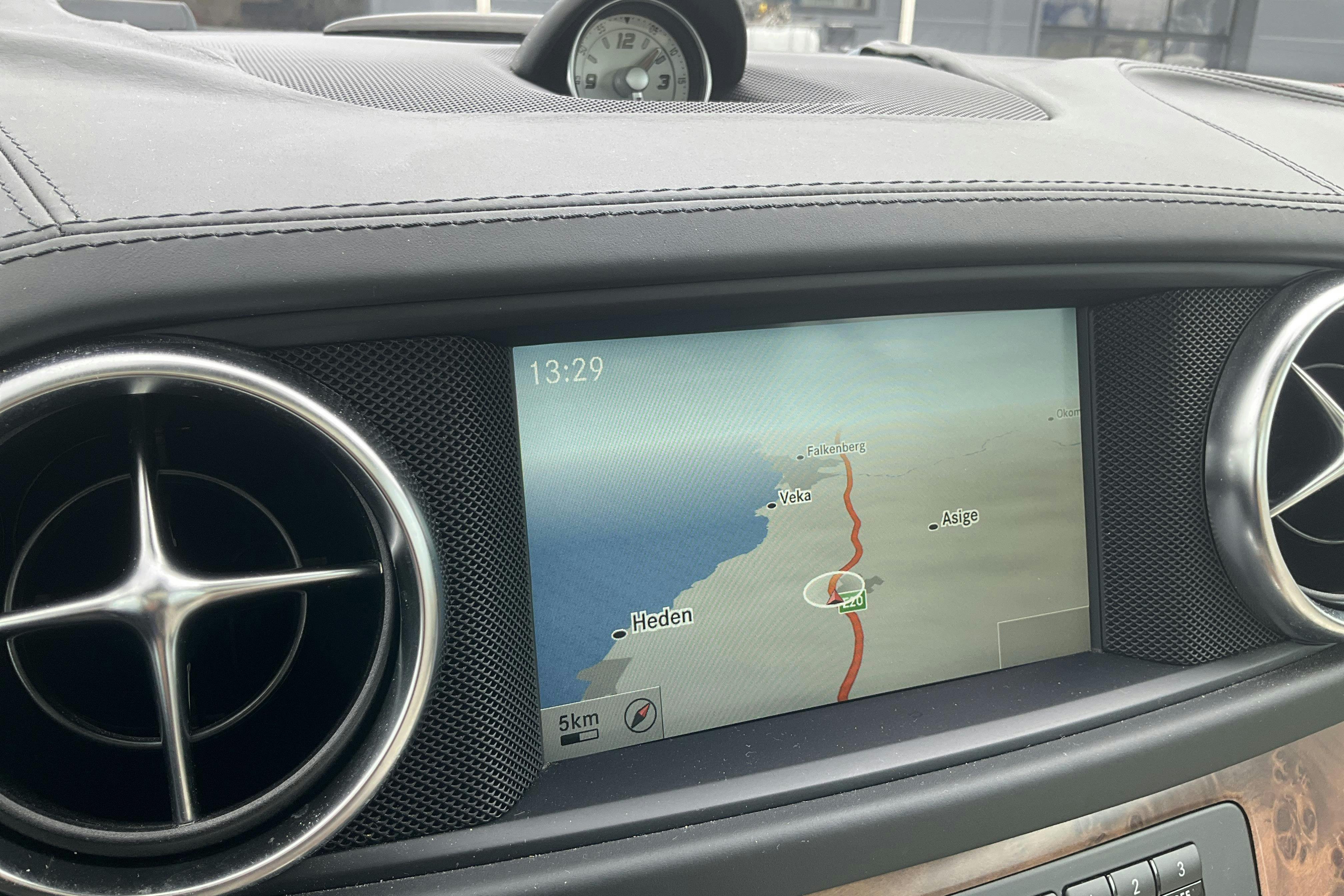 Vehicle Image 12