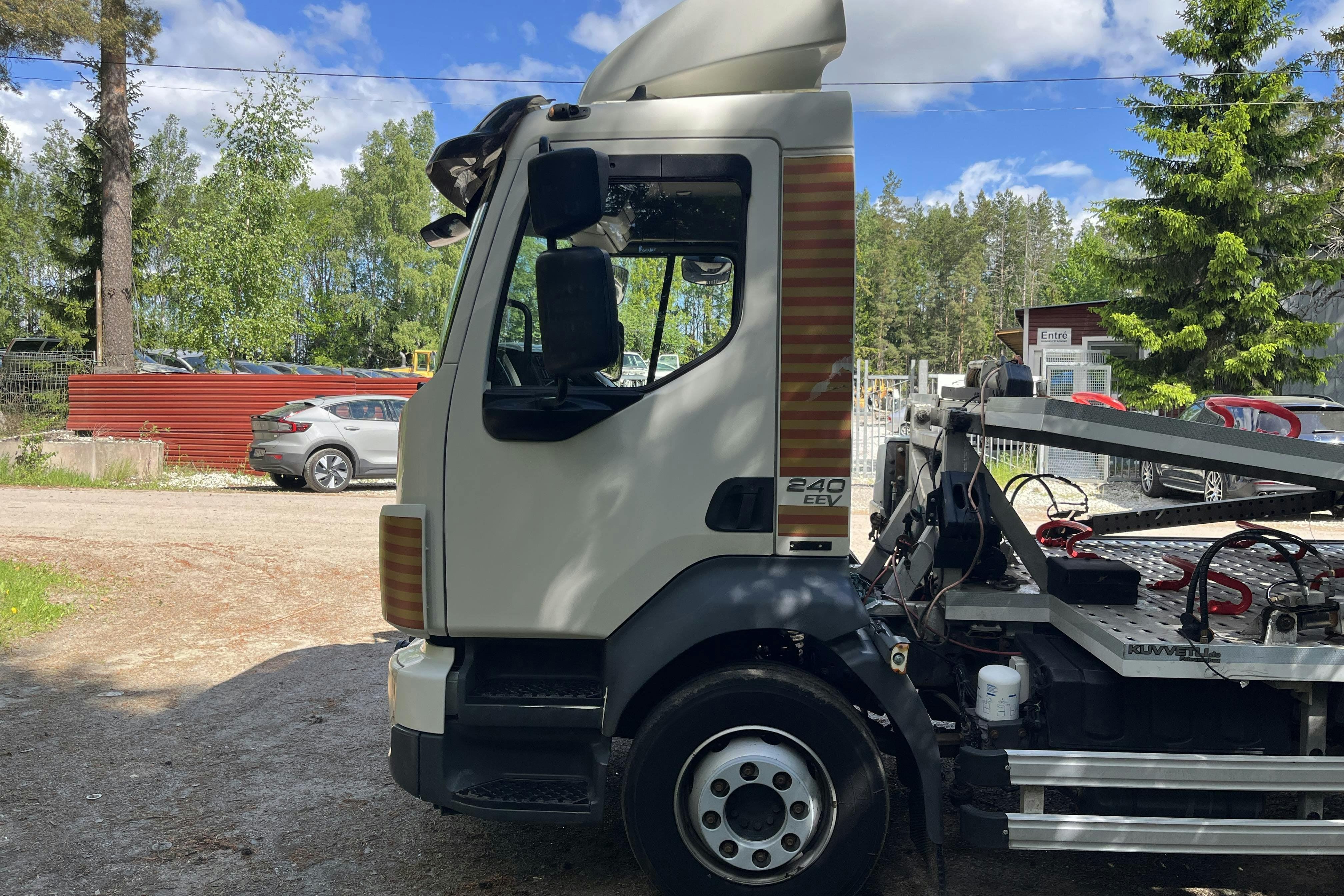 Vehicle Image 8