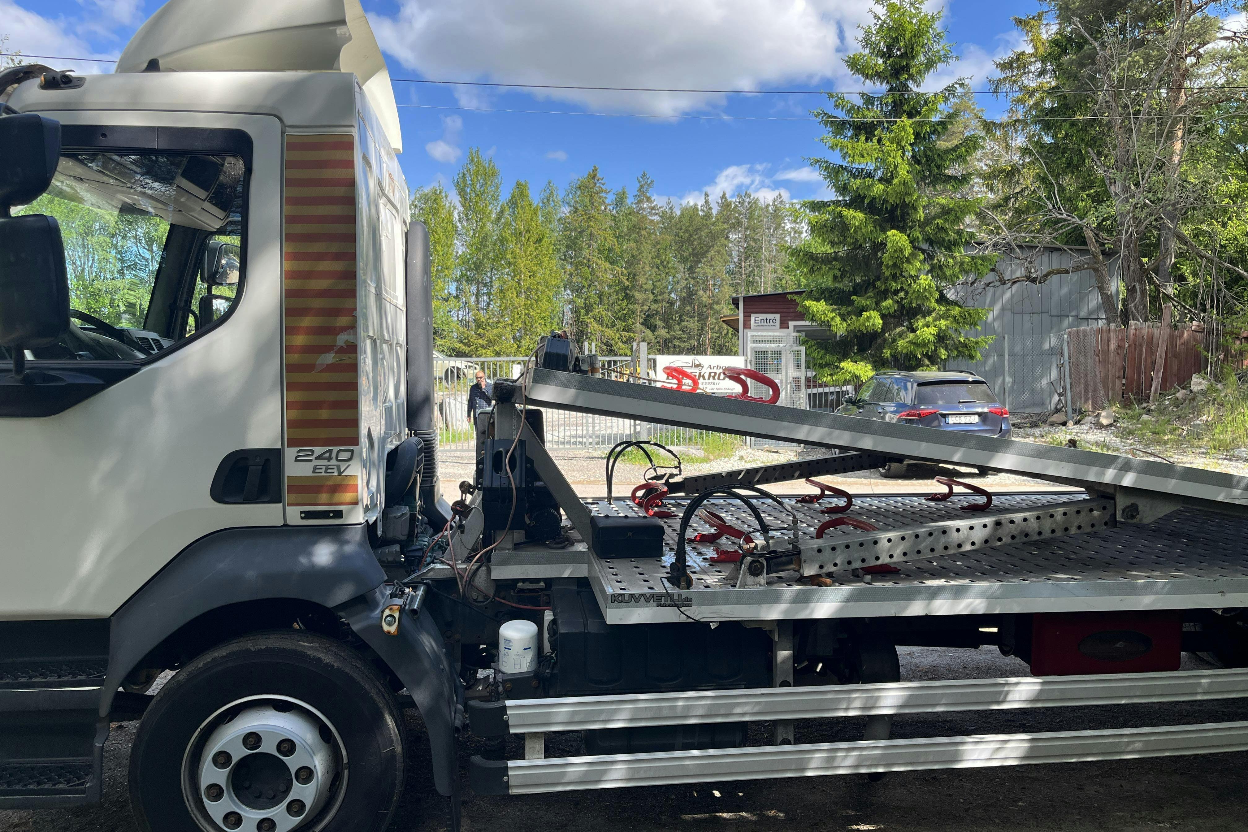 Vehicle Image 9