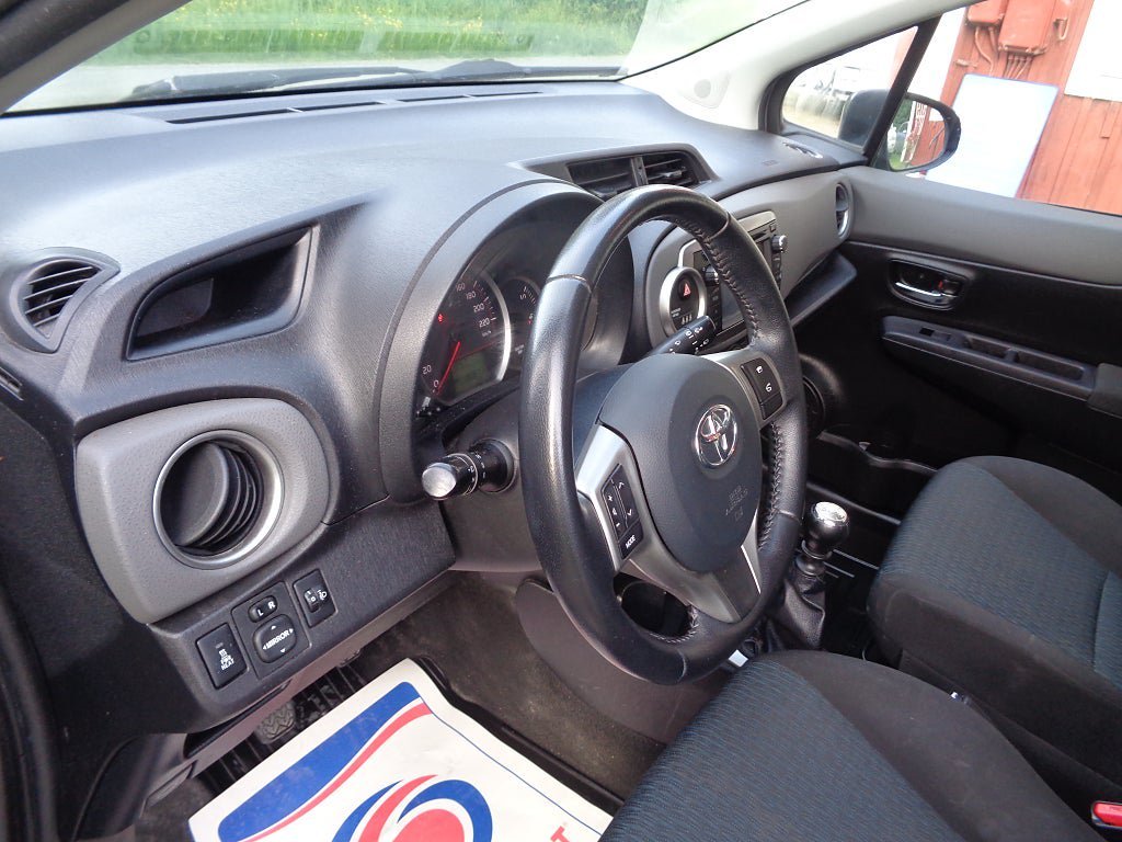 Vehicle Image 32