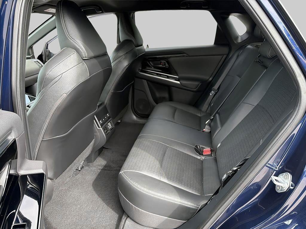 Vehicle Image 8