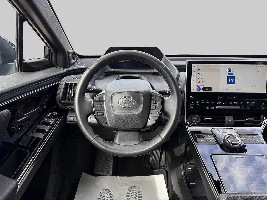 Vehicle Image 9
