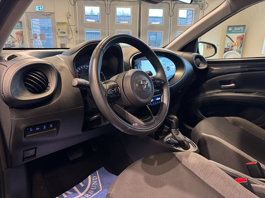 Vehicle Image 7