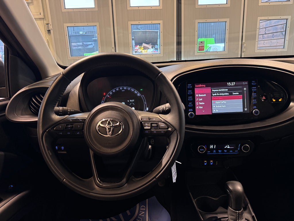 Vehicle Image 8