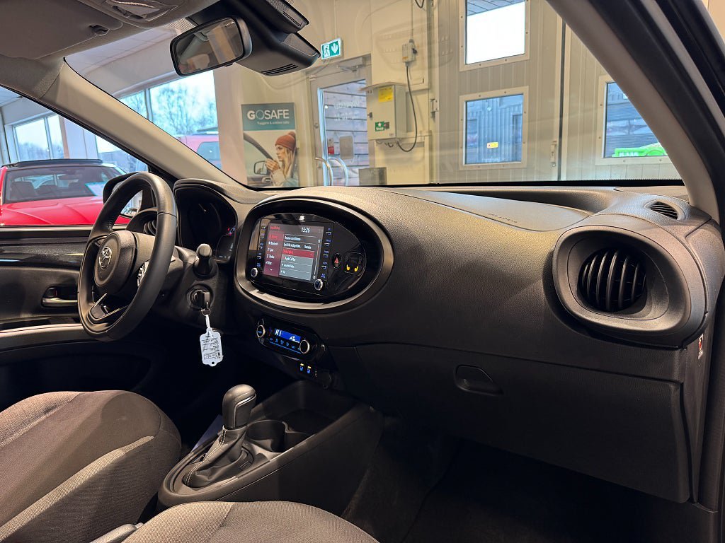 Vehicle Image 9