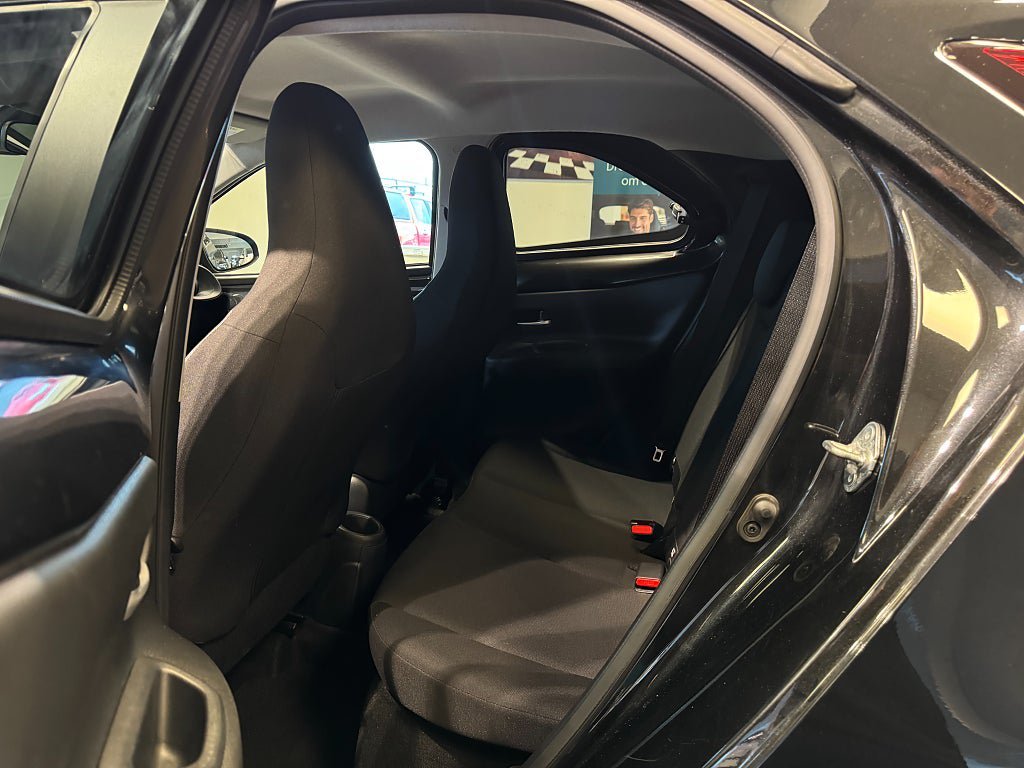 Vehicle Image 19