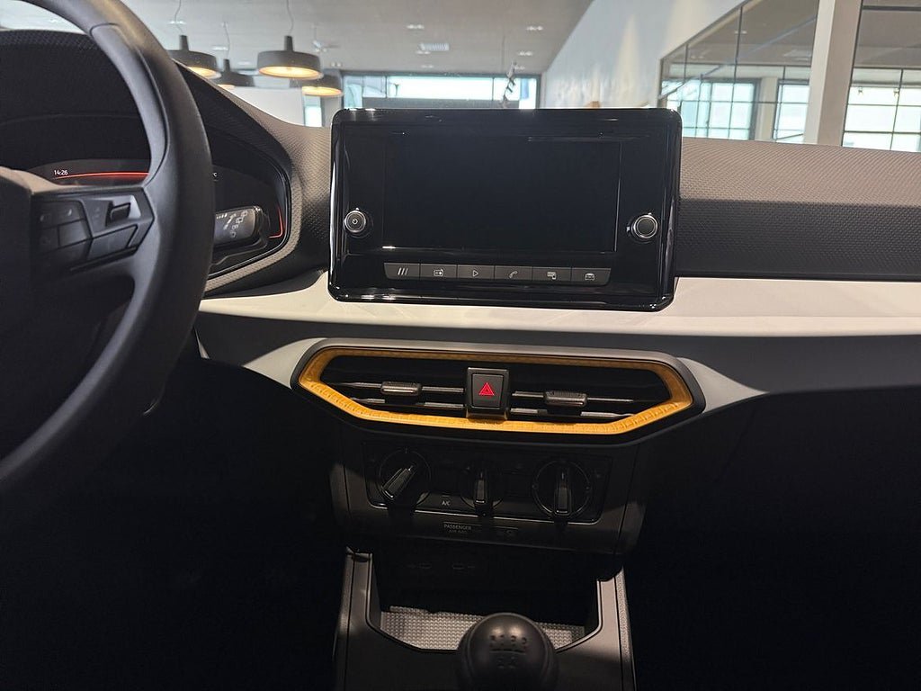 Vehicle Image 16