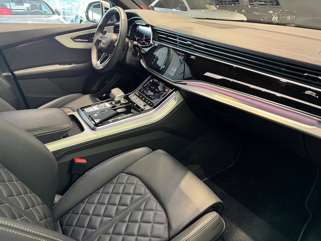 Vehicle Image 8
